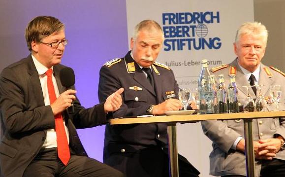 FES-Sicherheitsforum_2012-09-20_Debatte-1_HP_Beitragsbild