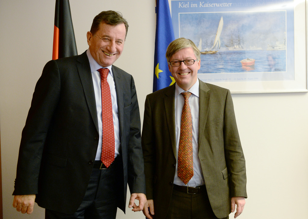 Dr. Peter Bartels empfängt den Botschafter der Republik Polen, S. E. Jerzy Marganski. Foto: Deutscher Bundestag / Achim Melde